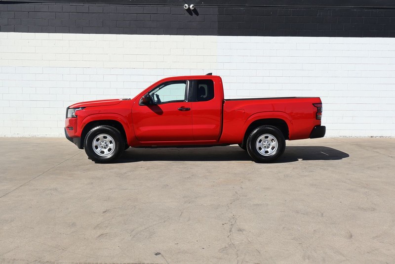 Nissan Frontier Vehicle Full-screen Gallery Image 10