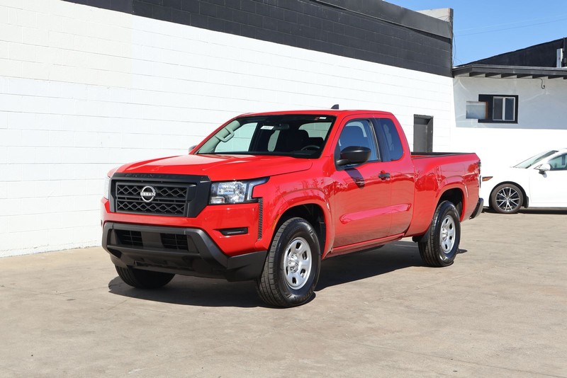 Nissan Frontier Vehicle Full-screen Gallery Image 11