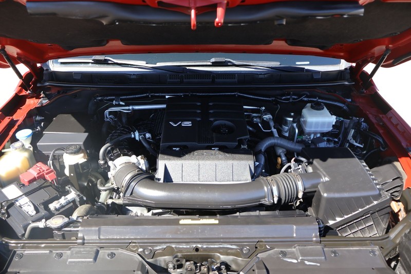 Nissan Frontier Vehicle Full-screen Gallery Image 12