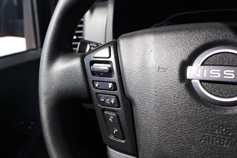 Nissan Frontier Vehicle Full-screen Gallery Image 25