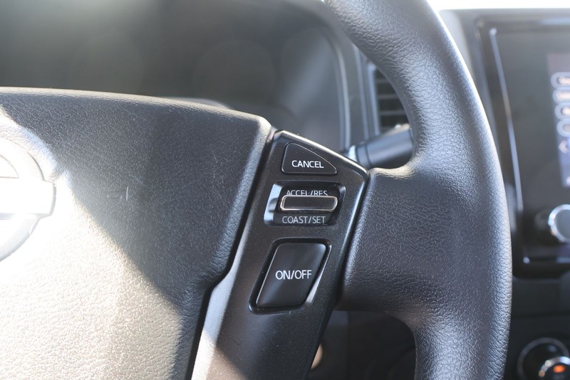 Nissan Frontier Vehicle Full-screen Gallery Image 26