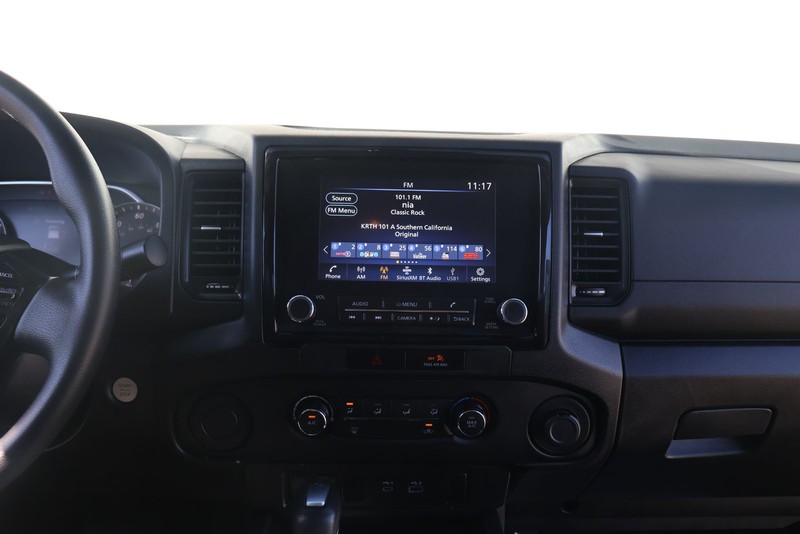 Nissan Frontier Vehicle Full-screen Gallery Image 27
