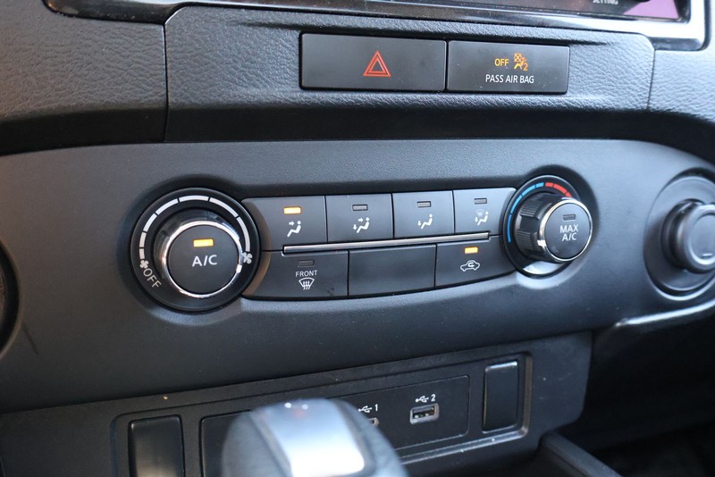 Nissan Frontier Vehicle Full-screen Gallery Image 30