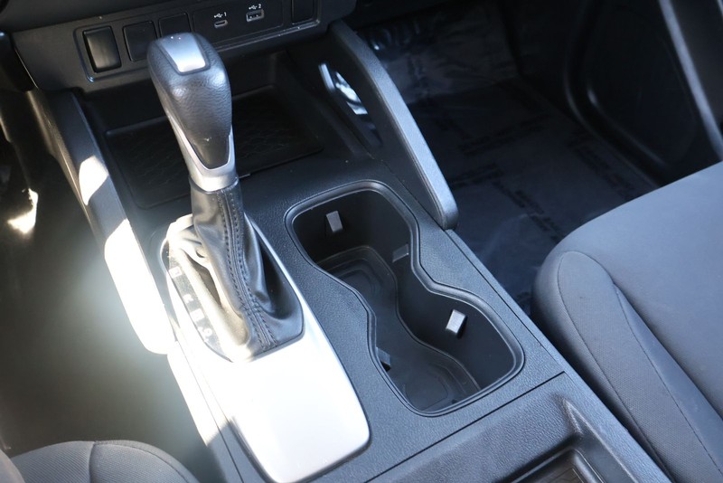 Nissan Frontier Vehicle Full-screen Gallery Image 31