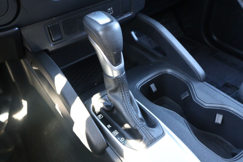 Nissan Frontier Vehicle Full-screen Gallery Image 32