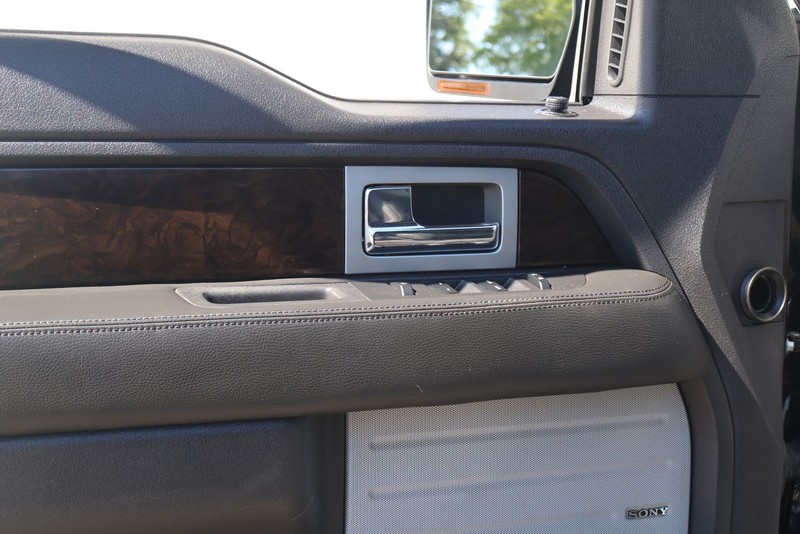 Ford F-150 Vehicle Full-screen Gallery Image 15