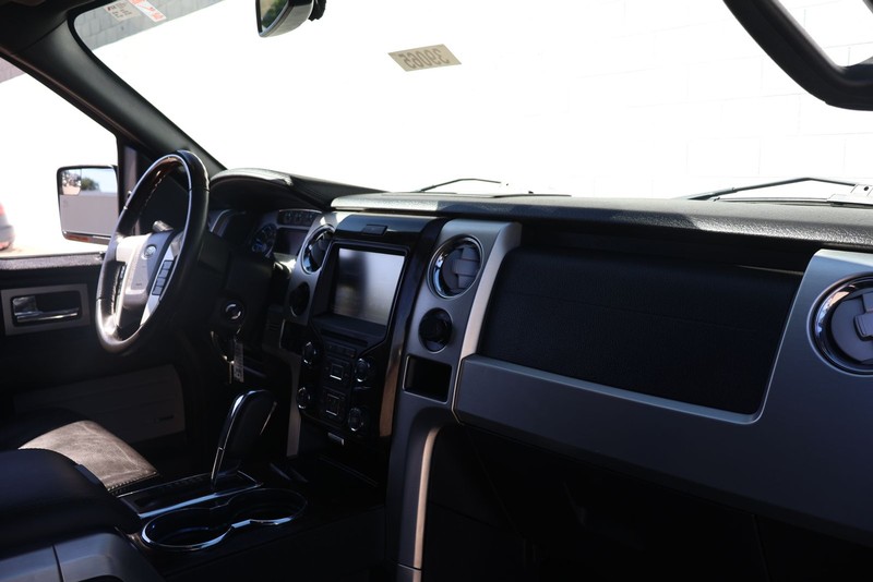 Ford F-150 Vehicle Full-screen Gallery Image 20