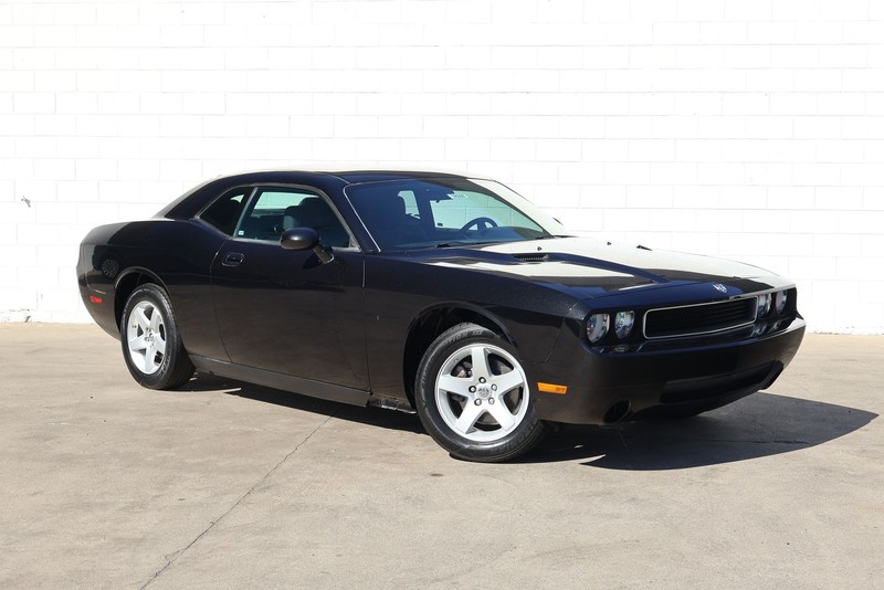 Dodge Challenger Vehicle Full-screen Gallery Image 01
