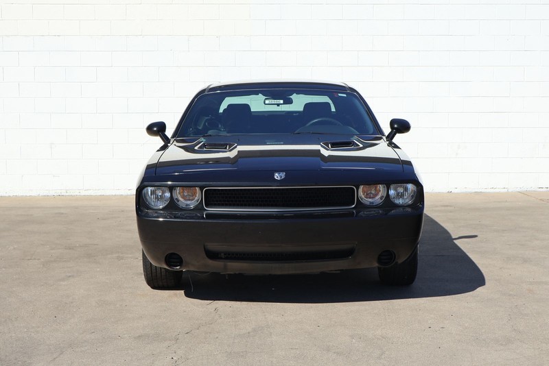 Dodge Challenger Vehicle Full-screen Gallery Image 02