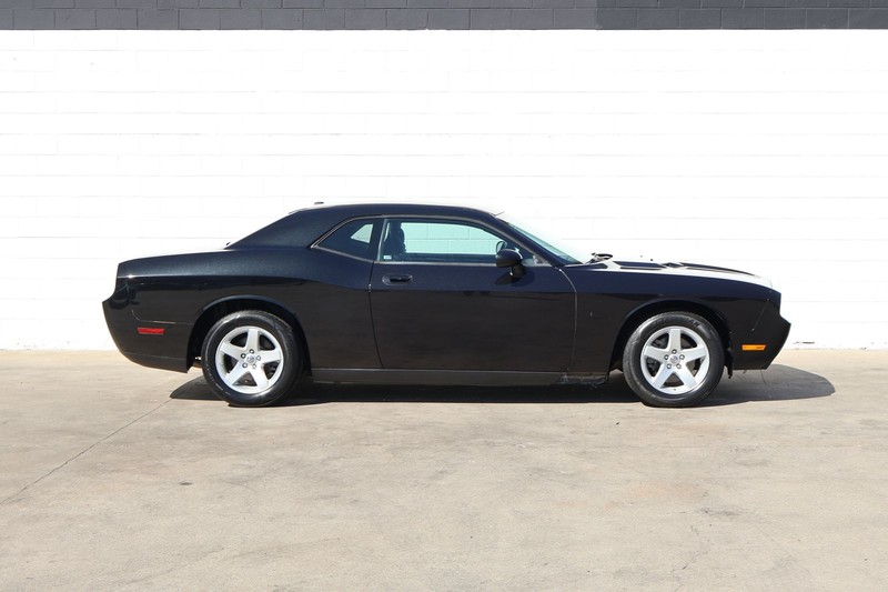 Dodge Challenger Vehicle Full-screen Gallery Image 04