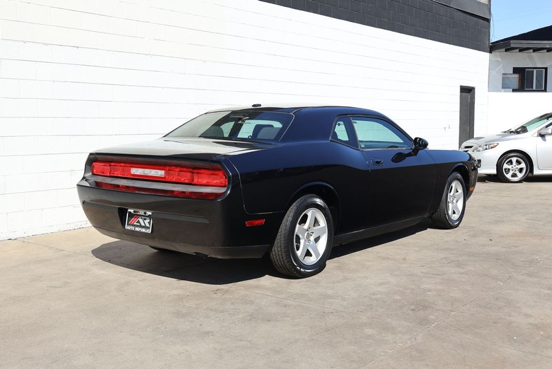 Dodge Challenger Vehicle Full-screen Gallery Image 05