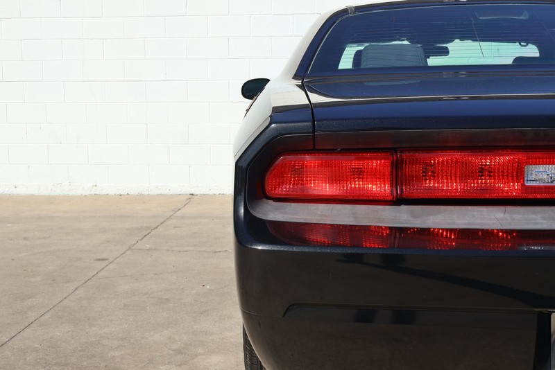 Dodge Challenger Vehicle Full-screen Gallery Image 07