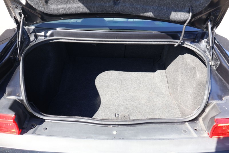 Dodge Challenger Vehicle Full-screen Gallery Image 08