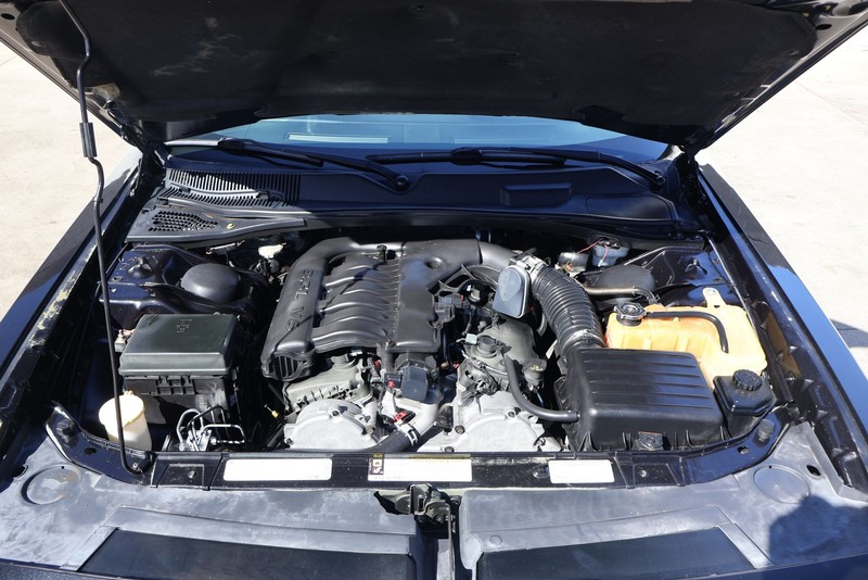 Dodge Challenger Vehicle Full-screen Gallery Image 09