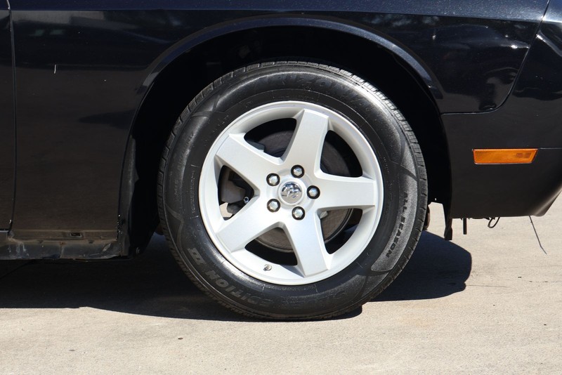 Dodge Challenger Vehicle Full-screen Gallery Image 10