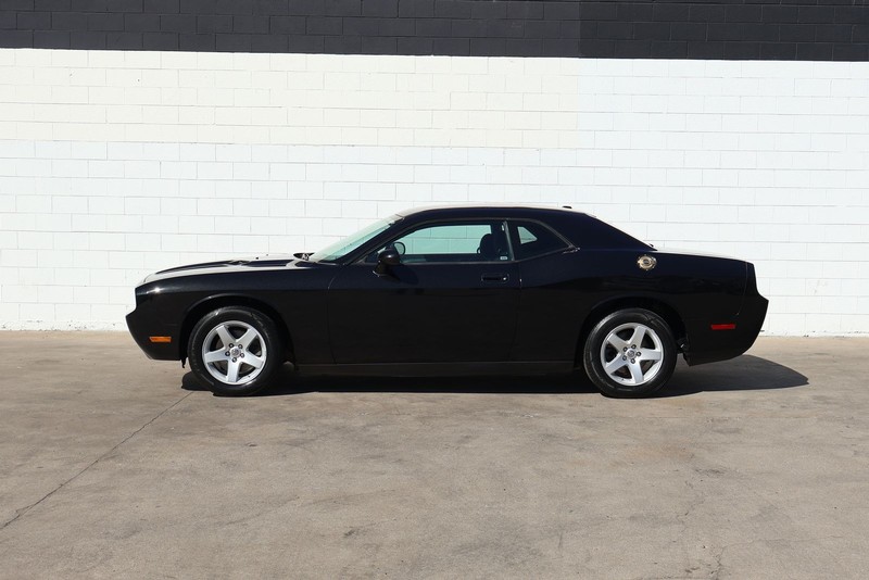 Dodge Challenger Vehicle Full-screen Gallery Image 12