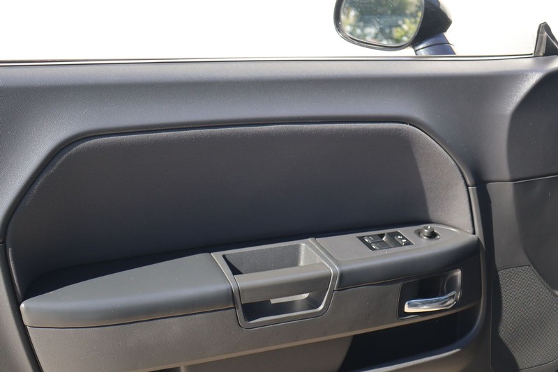 Dodge Challenger Vehicle Full-screen Gallery Image 15