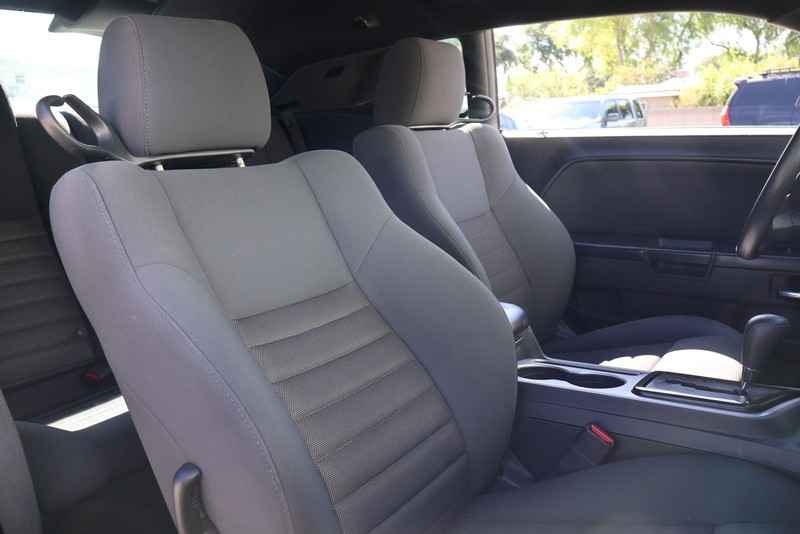 Dodge Challenger Vehicle Full-screen Gallery Image 20