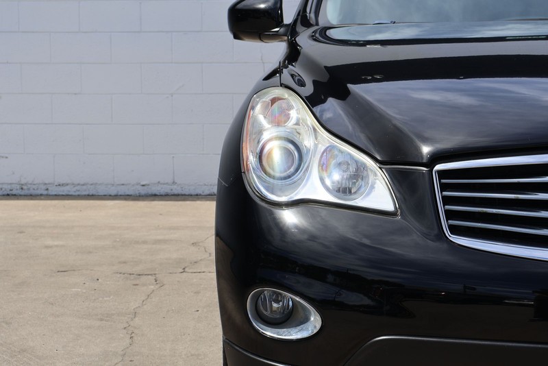 INFINITI QX50 Vehicle Full-screen Gallery Image 03