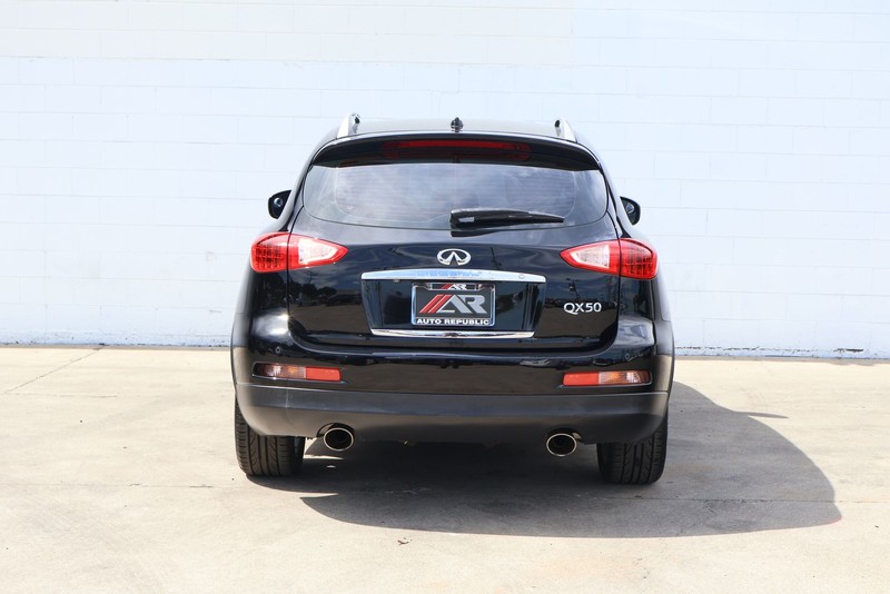 INFINITI QX50 Vehicle Full-screen Gallery Image 06