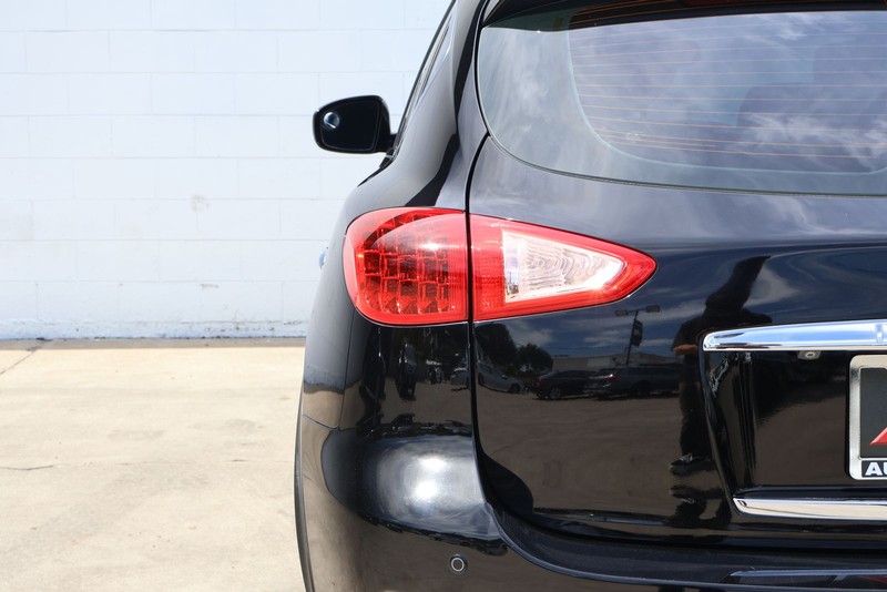 INFINITI QX50 Vehicle Full-screen Gallery Image 07