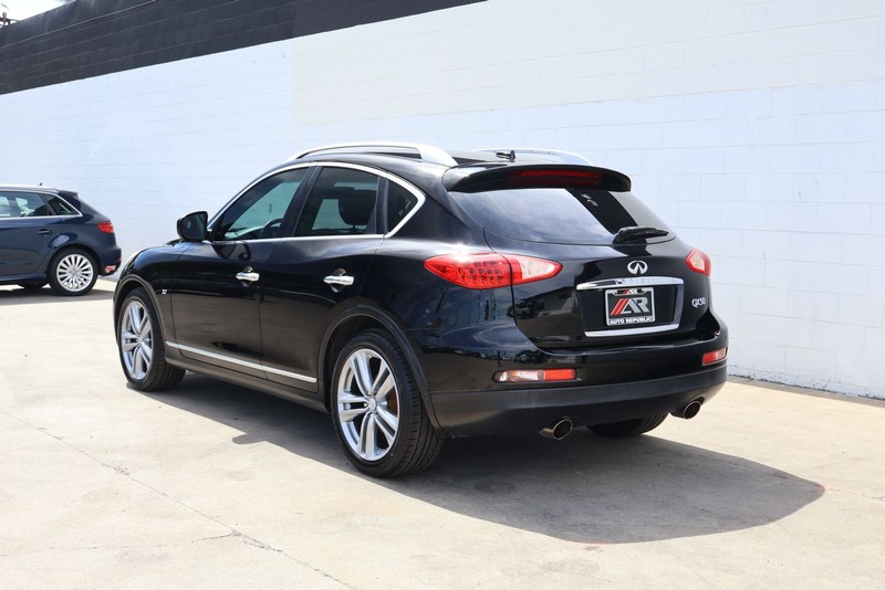 INFINITI QX50 Vehicle Full-screen Gallery Image 09