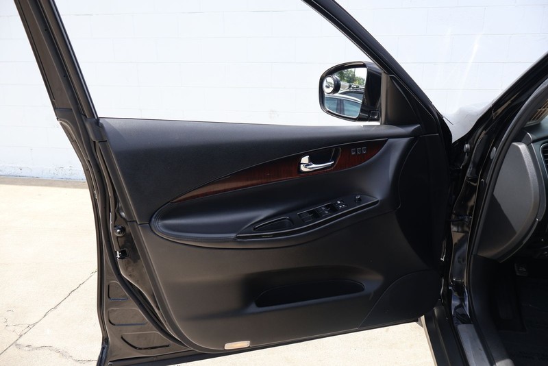 INFINITI QX50 Vehicle Full-screen Gallery Image 14