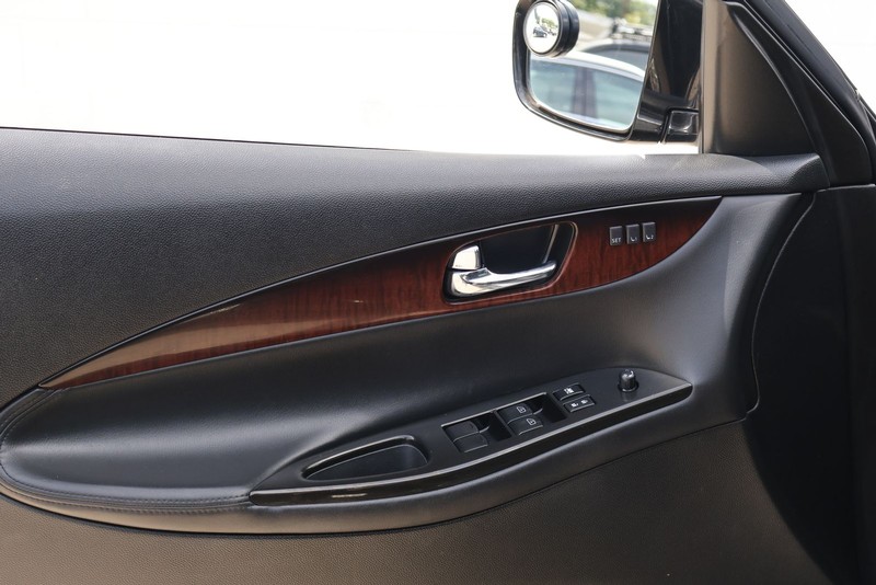 INFINITI QX50 Vehicle Full-screen Gallery Image 15