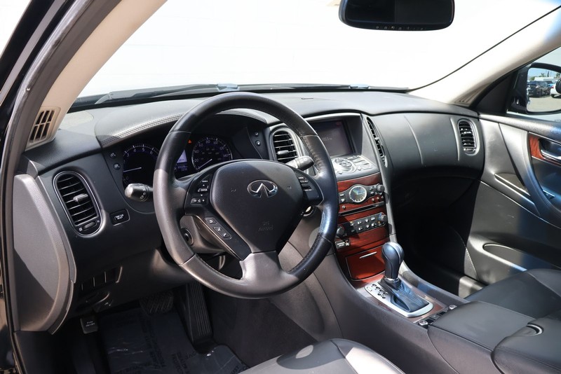 INFINITI QX50 Vehicle Full-screen Gallery Image 16