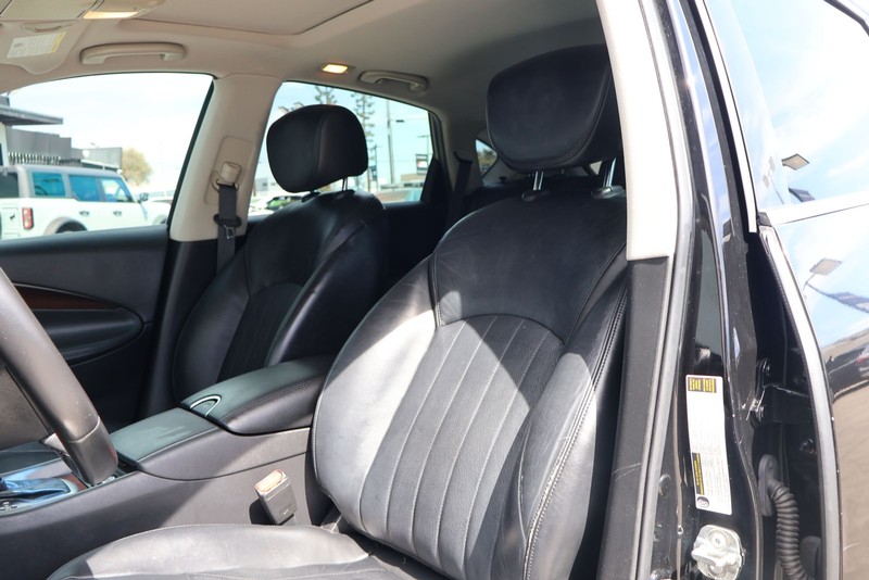 INFINITI QX50 Vehicle Full-screen Gallery Image 17