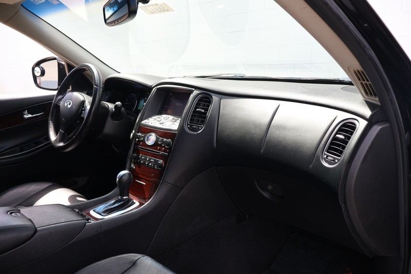 INFINITI QX50 Vehicle Full-screen Gallery Image 19