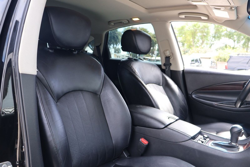 INFINITI QX50 Vehicle Full-screen Gallery Image 20