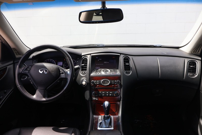 INFINITI QX50 Vehicle Full-screen Gallery Image 22