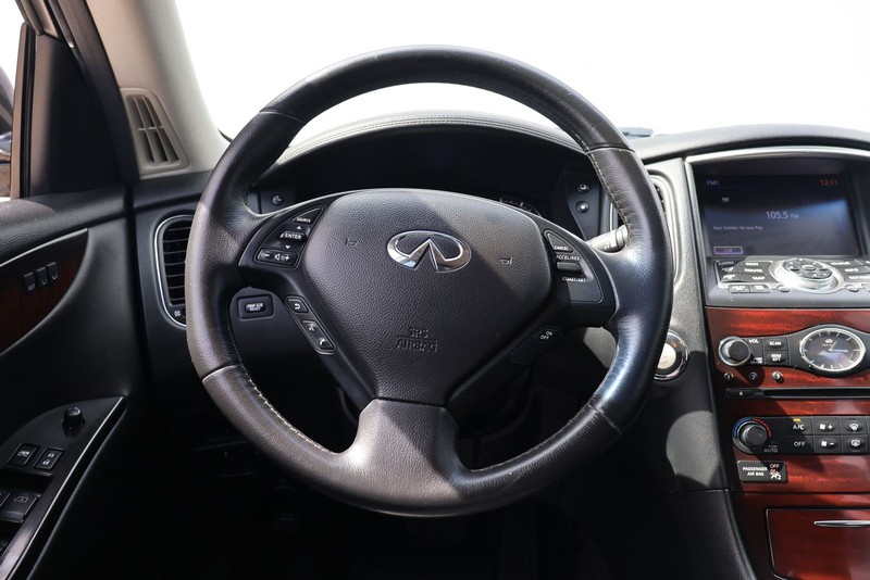 INFINITI QX50 Vehicle Full-screen Gallery Image 24