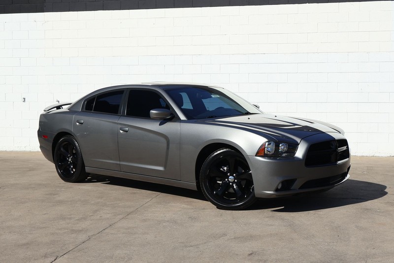 Dodge Charger Vehicle Full-screen Gallery Image 01