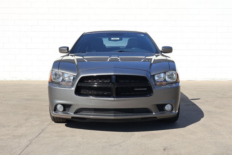 Dodge Charger Vehicle Full-screen Gallery Image 02