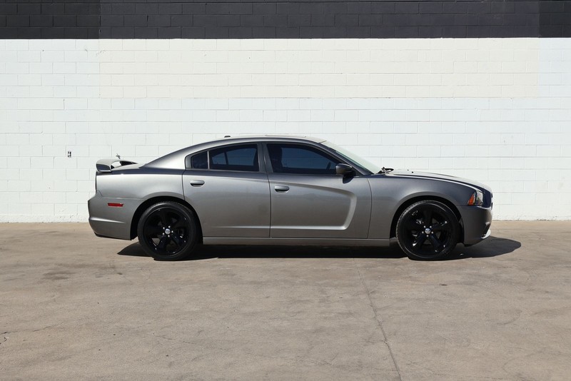Dodge Charger Vehicle Full-screen Gallery Image 04