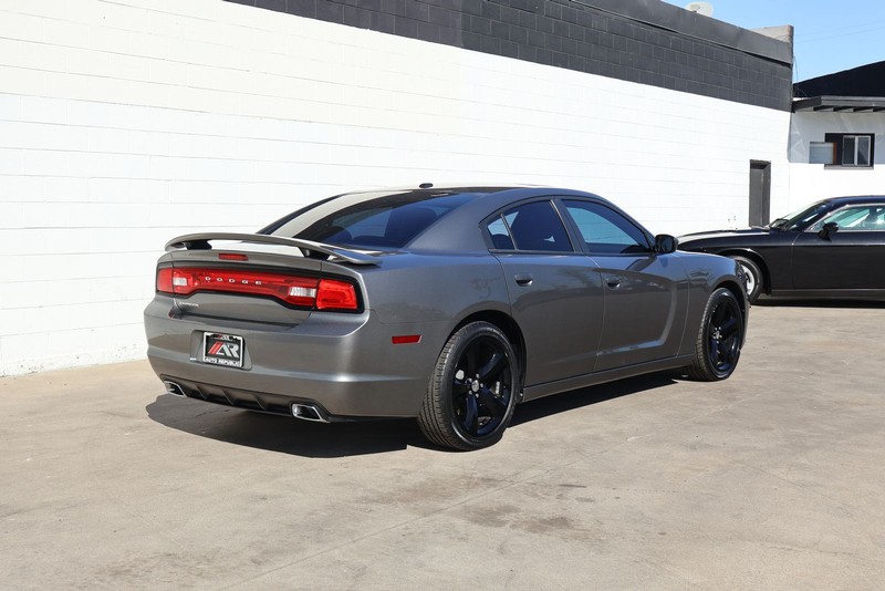 Dodge Charger Vehicle Full-screen Gallery Image 05