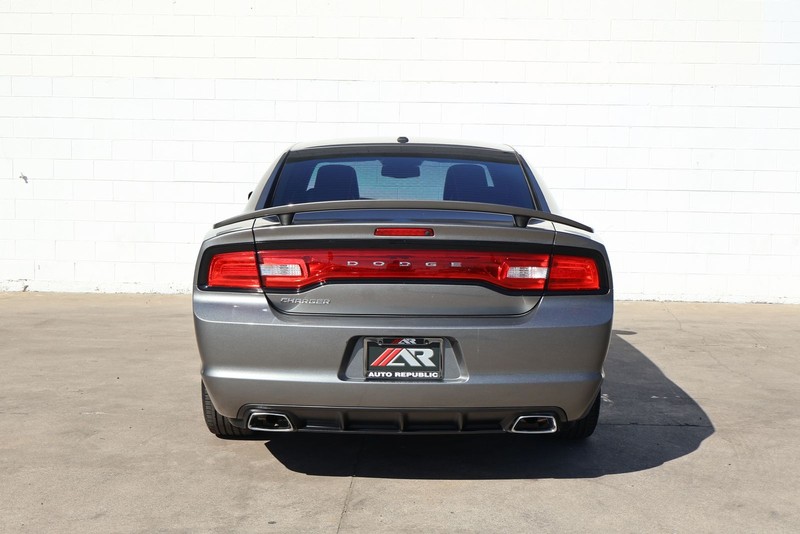 Dodge Charger Vehicle Full-screen Gallery Image 06
