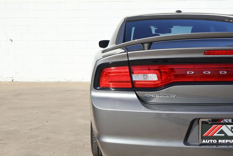 Dodge Charger Vehicle Full-screen Gallery Image 07