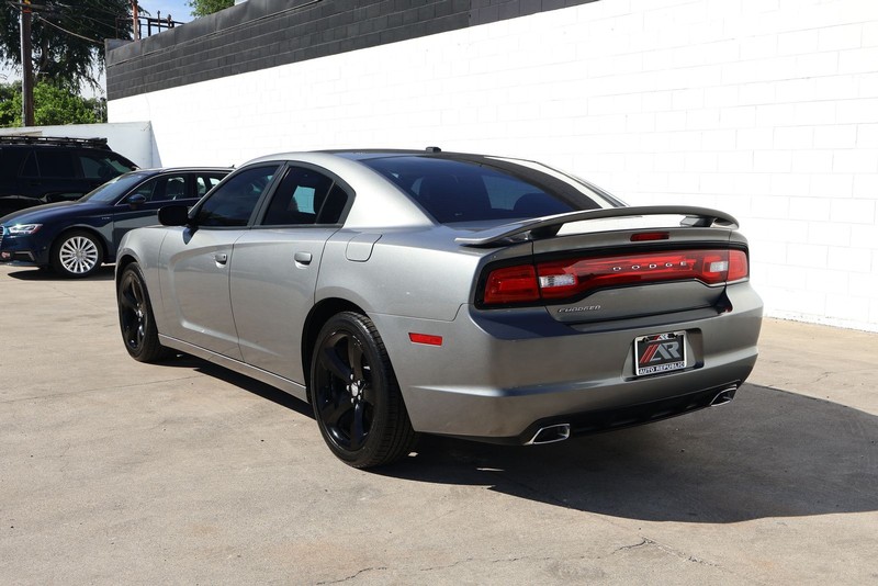 Dodge Charger Vehicle Full-screen Gallery Image 09