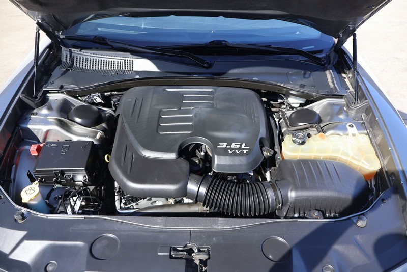 Dodge Charger Vehicle Full-screen Gallery Image 12