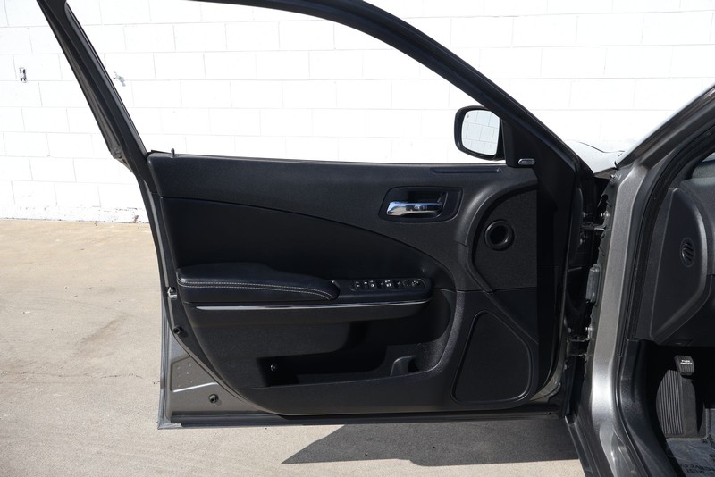 Dodge Charger Vehicle Full-screen Gallery Image 14