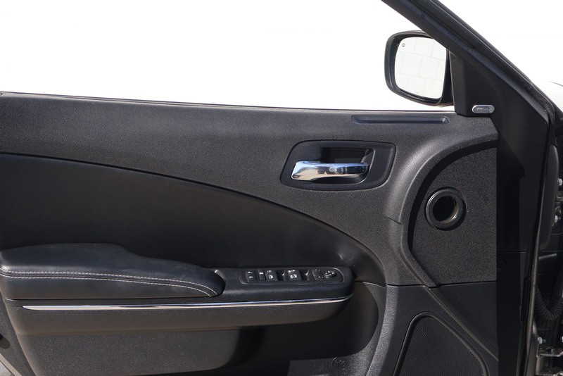 Dodge Charger Vehicle Full-screen Gallery Image 15