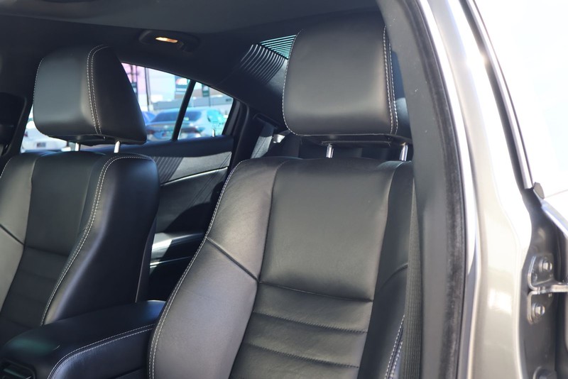 Dodge Charger Vehicle Full-screen Gallery Image 18