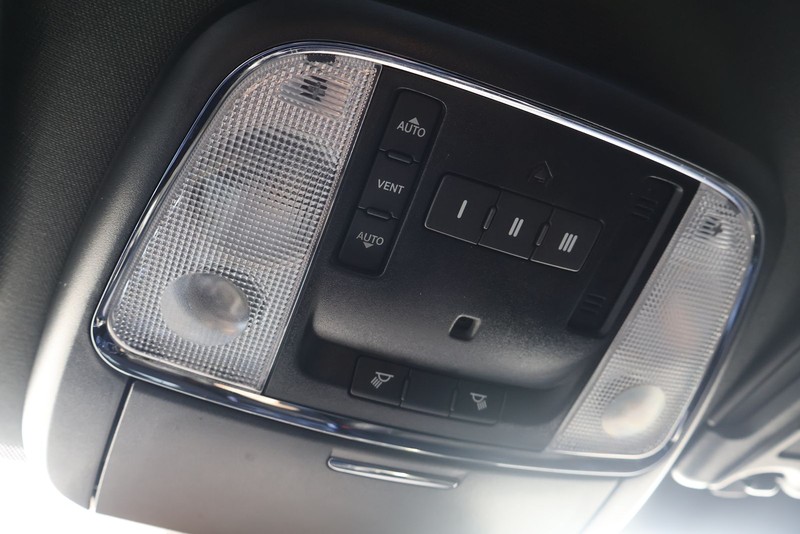 Dodge Charger Vehicle Full-screen Gallery Image 32