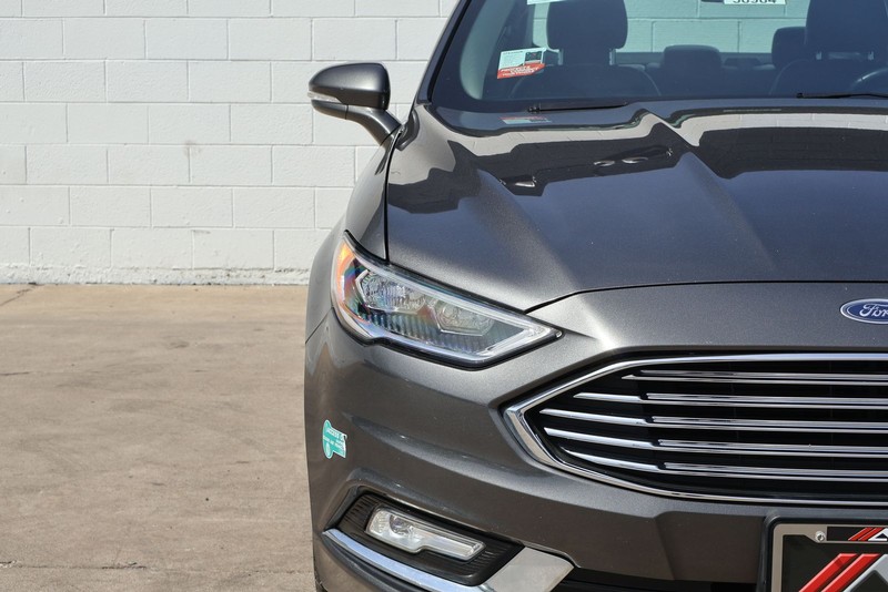 Ford Fusion Energi Vehicle Full-screen Gallery Image 03