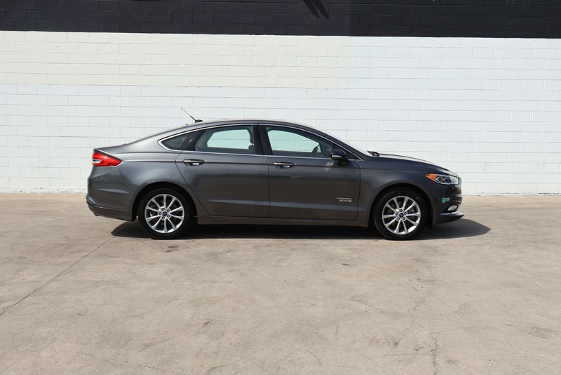 Ford Fusion Energi Vehicle Full-screen Gallery Image 04