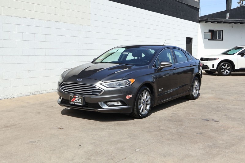Ford Fusion Energi Vehicle Full-screen Gallery Image 11