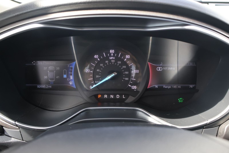 Ford Fusion Energi Vehicle Full-screen Gallery Image 22